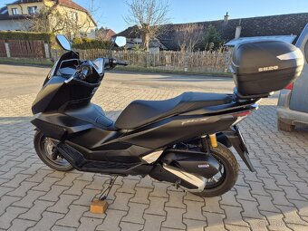 Prodám HONDA PCX125 DX, r. v. 2025, ABS, TC, ČR, 2015km - 18