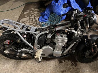 Motonadily Kawasaki GPX 750 cafe racer 1988 - 18