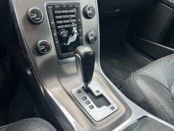 Volvo V70 2.4 D5 5VÁLEC AUTOMAT SENZORY TAŽNÉ SERVISKA - 18