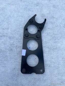 Plechy kolem motoru na Tatru 613 - 18