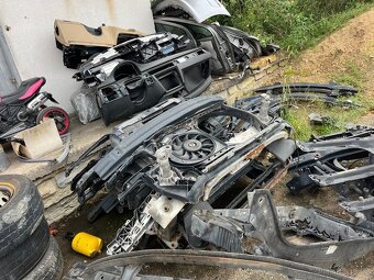Náhradní díly BMW a jiné likvidace dílny - 18