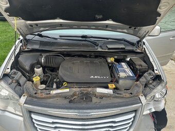 CHRYSLER TOWN & COUNTRY 3,6 L V6 211kw 118416km 7 míst 2012 - 18