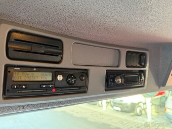 Mercedes Benz Atego 1218 hákový nosič kontejnerů - 18