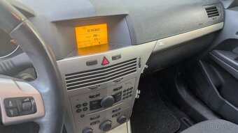 Opel Astra H 1.6 benzín 2008 75kw z167 z16xer - 18