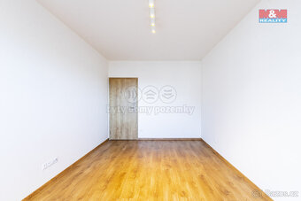 Pronájem bytu 2+kk, 61 m²,ul. A. Petrofa, Hradec Králové - 18