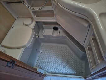 Karavan hobby 495 - 18