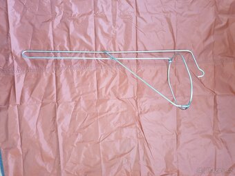 Vybavení prodejny (stojany, štendry, drátěné koše, ramínka) - 18