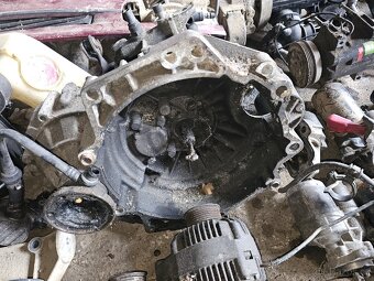 Díly různých značek škoda volsvagen opel ford mazda mercedes - 18