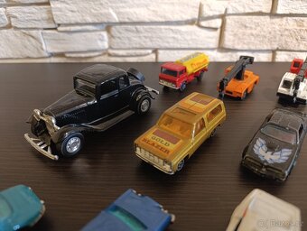 Playart a Yatming modely - osobní nákladní auta - Hong Kong. - 18