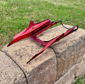 ČZ 125 175 250 sport - podsedlový rámeček - 18