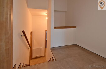 Prodej mezonetového bytu 2+kk s vlastním vchodem a terasou,  - 18