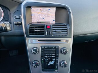 Volvo XC60 2.4D 5VÁLEC 4x4 AUT VÝHŘEV SERVISKA Bi XENONY - 18