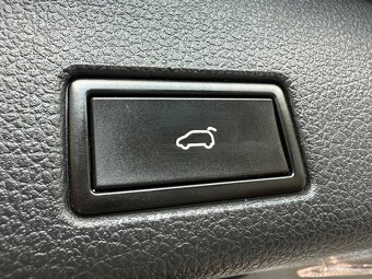 VW SHARAN 2.0 TDi HIGHLINE LED NAVI WEBASTO KAMERA TAŽNÉ - 18