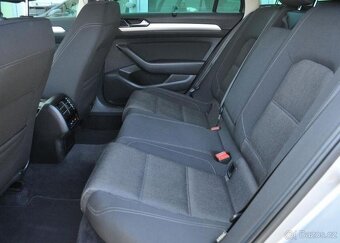 Volkswagen Passat 2.0TDi COMFORTLINE NAVI ČR 1M - 18