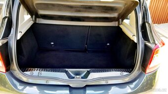 Málo jetá  velice zachovalá Dacia Sandero 16V-motor 4 válec. - 18