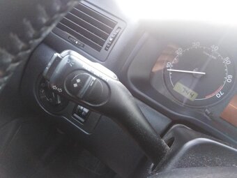 ŠKODA  OCTAVIA 1,6i TOUR RV 2005 - 18