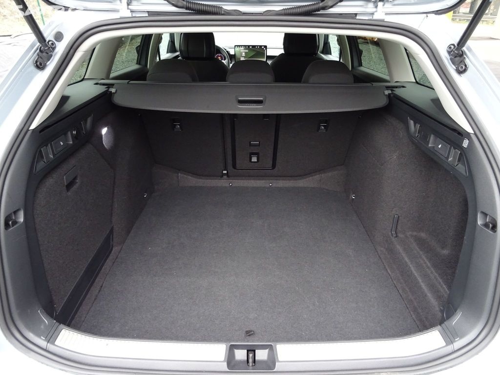 Škoda Superb, 2.0TDI 110kW DSG Selection Výroba 2024 - 19