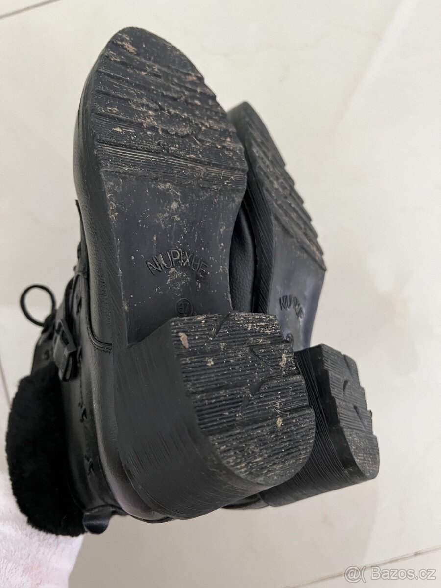 Dámské kotníkové boty s kožíškem – vel. 37 - 19