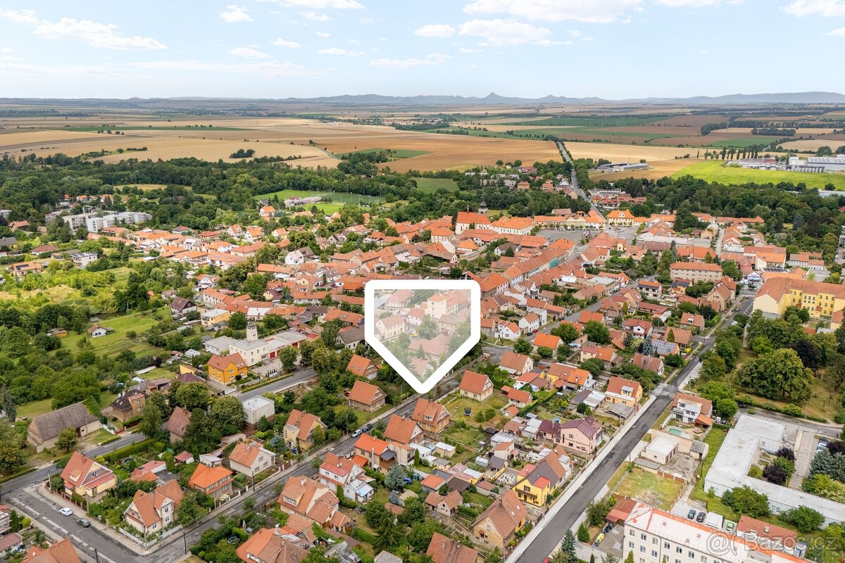 RODINNÝ DŮM 4+1 SE ZAHRADOU VE VELVARECH, ev.č. 00393 - 19