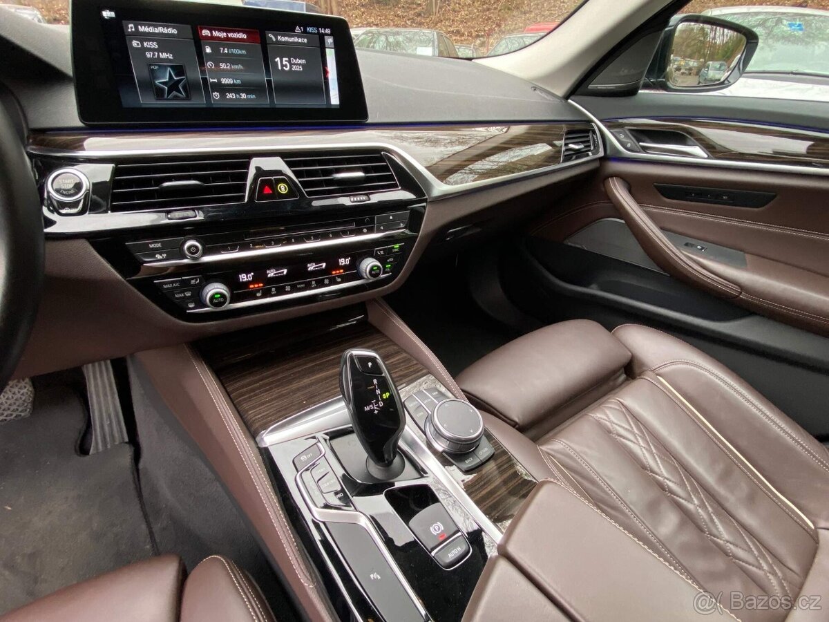 BMW 520d xDrive Touring LuxuryLine 2018 122tkm 4x4 klima ČR - 19