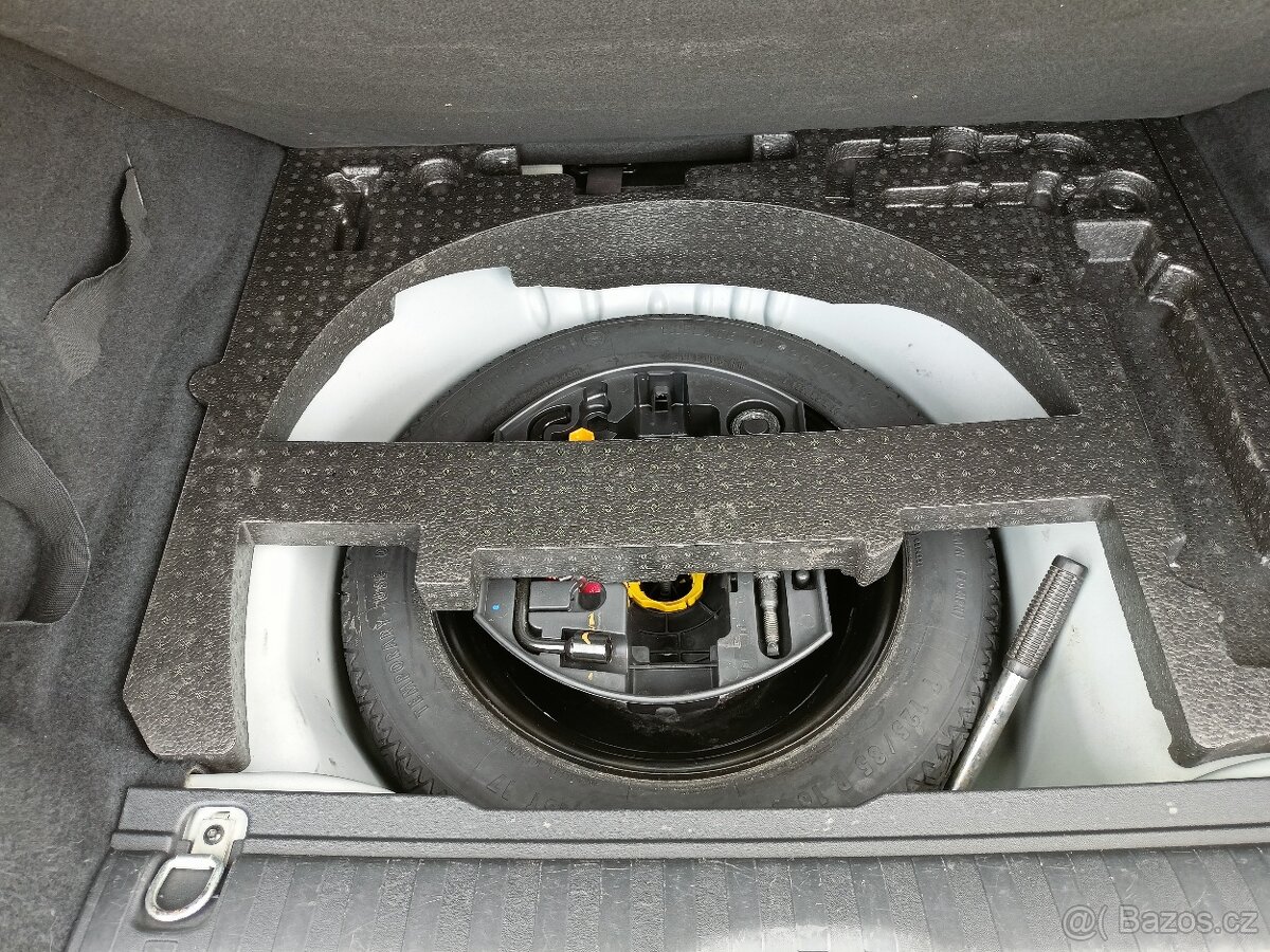 Peugeot 2008 1.2 VTi STYLE - 19
