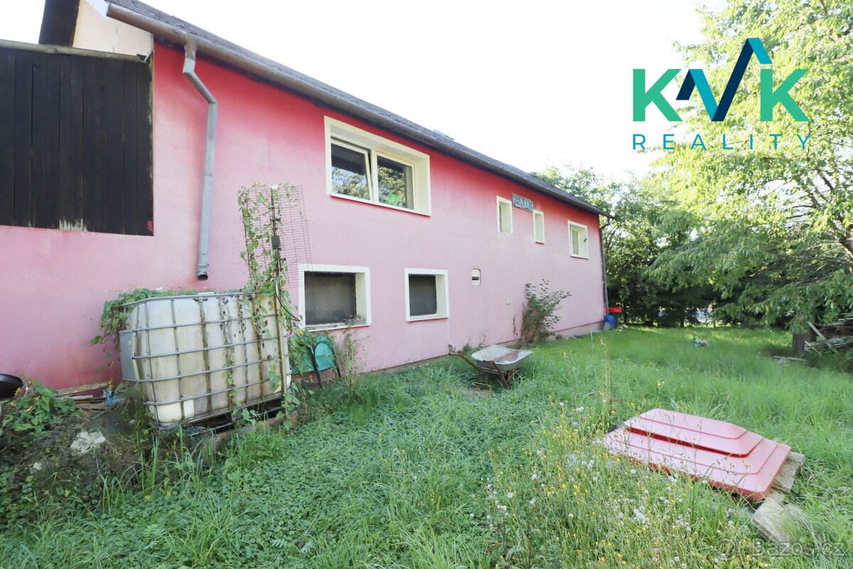 Prodej rodinného domu 3+1 se společenskou místností a barem, - 19