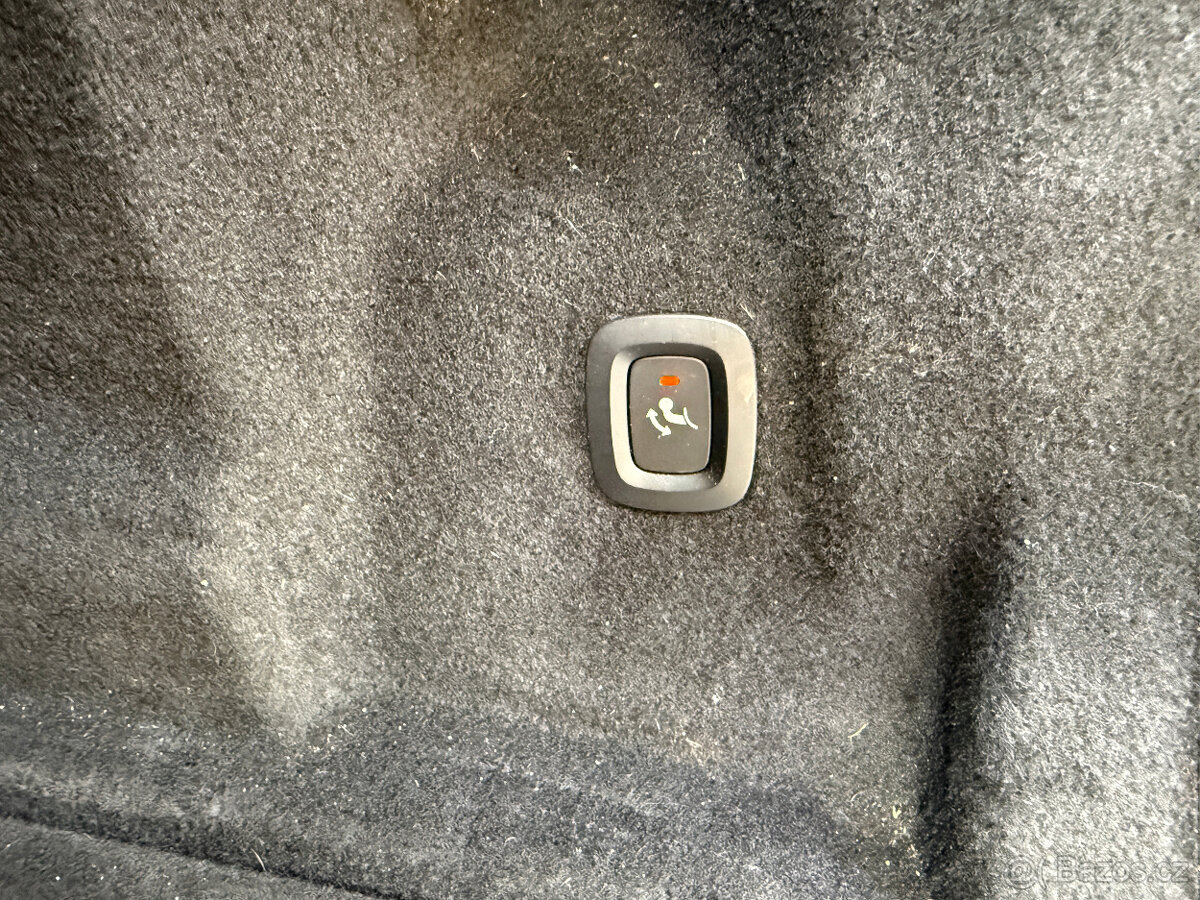 Volvo XC60 D4 R-Design, 140 kW, nez. topení, tažné zar. - 19