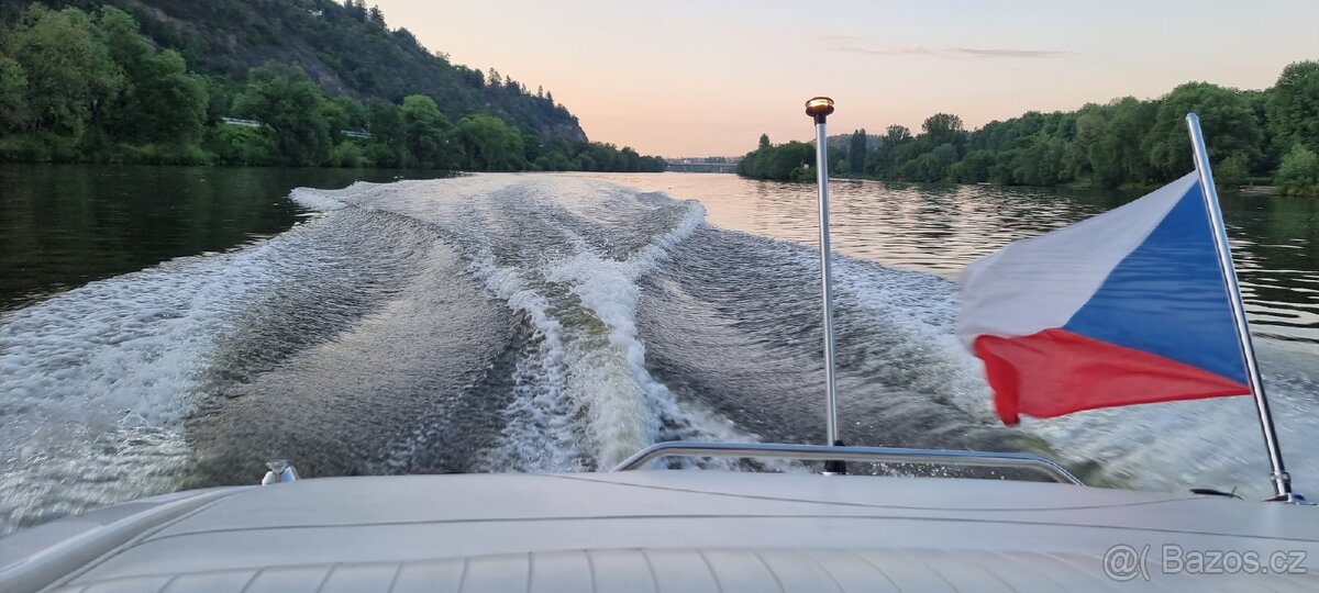 Bayliner 1851SS Capri rychlý motorový člun - 19