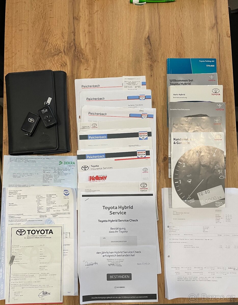 TOYOTA AURIS HYBRID LIFE 2011 NAJETO 86TKM - 19