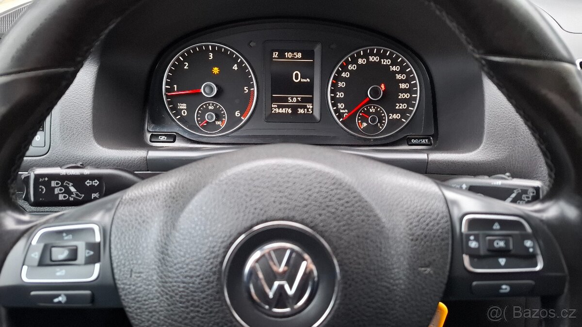 Volkswagen Touran II 1,6 TDI - 77kw. Comfortline - ZACHOVALÝ - 19