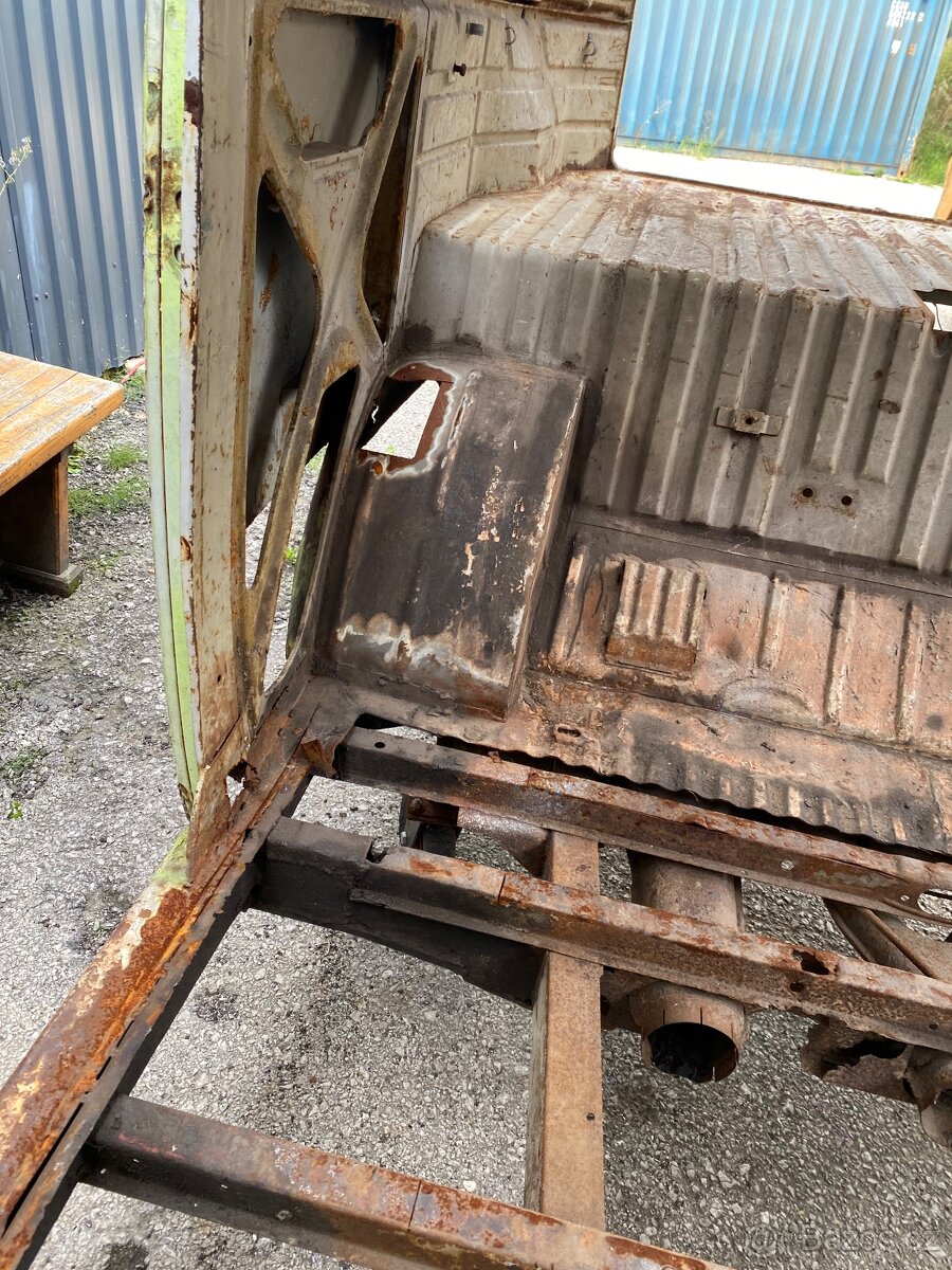 Volkswagen t2b karoséria - 19