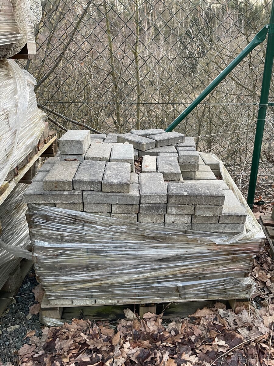 Stavební materiál, dlažba, skruže, obrubníky - 19