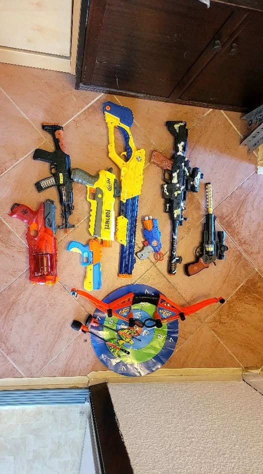 hracky,hry,knihy,boty,obleceni,boby,kolobezka vse dohromasy - 19