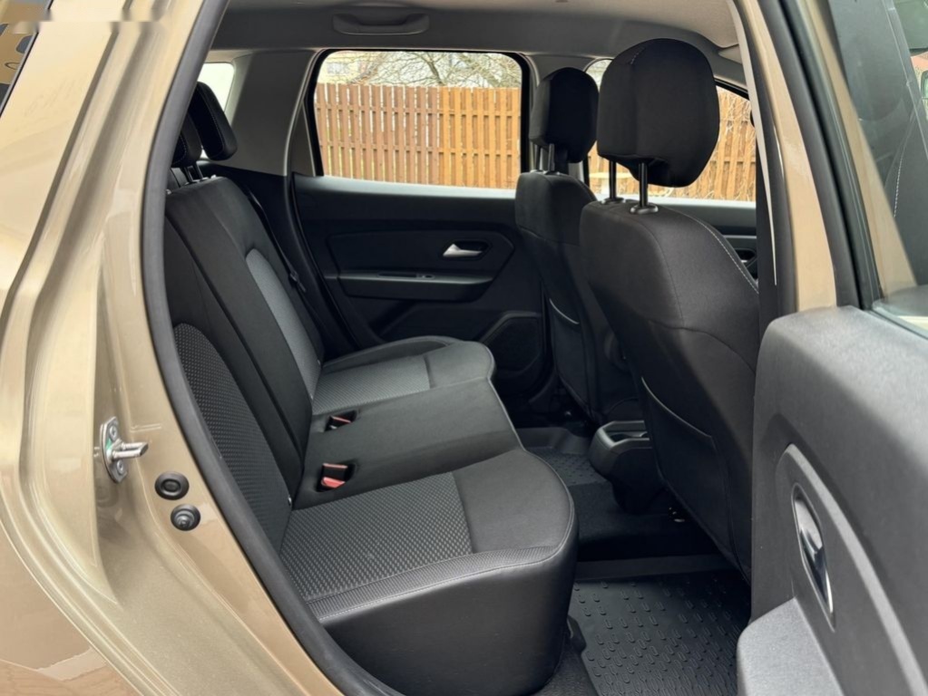 Dacia Duster,1.6 Sce 4x4 ČR 1.maj - 19