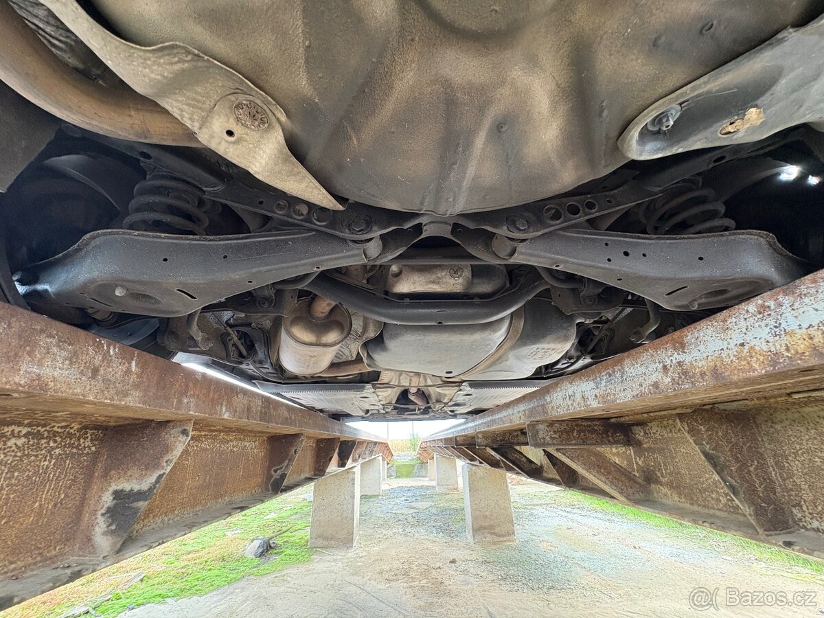 VW golf 6 variant 2.0 tdi - 19