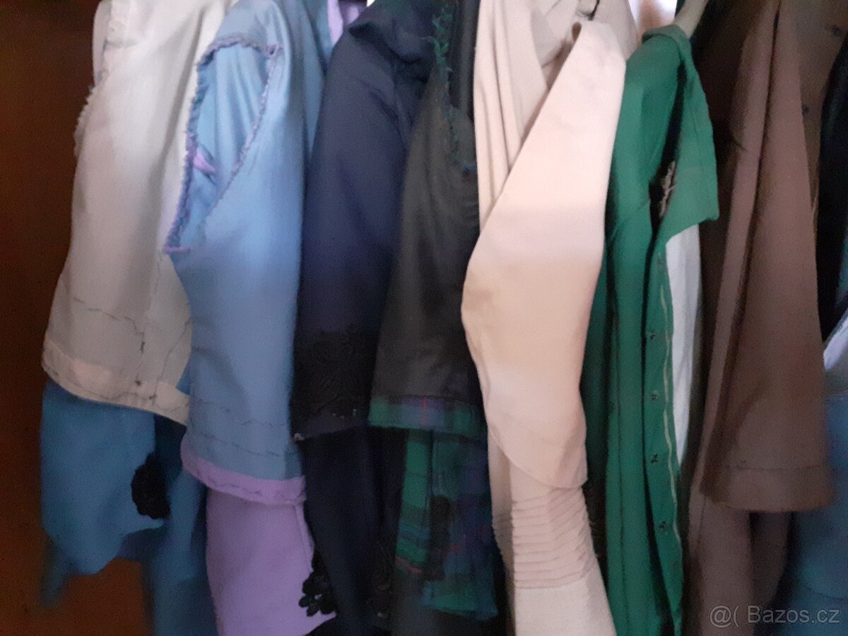 Keramika , růžový porcelán, sošky psů, obrazy - 19