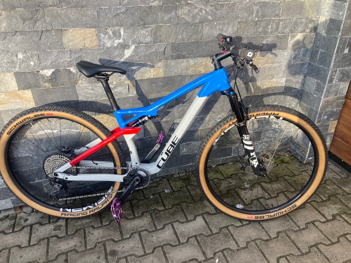 Celoopdpružené karbonové kolo - M rám - 19