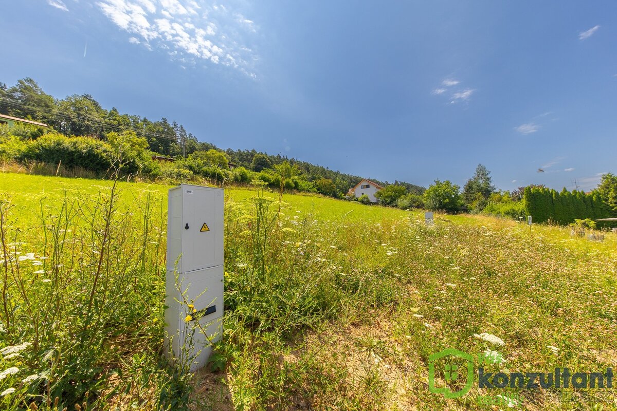 Prodej pozemky pro bydlení, 1 414 m² - Hradčany, ev.č. 00691 - 19