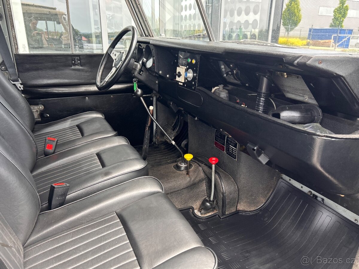 Prodám Land Rover 109 Series III - 19