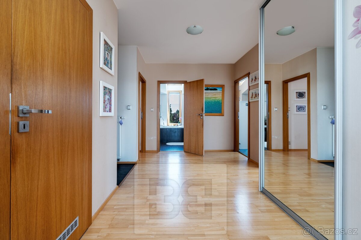 Prodej nadstandardního bytu 7+kk/3xGS/2xPS v centru prestižn - 19