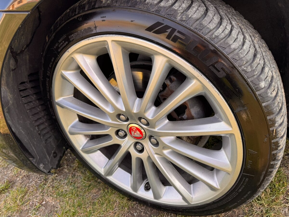 Prodám Jaguar XE 2.0D 132kw Max výbava HSE - Motor K.O. - 19