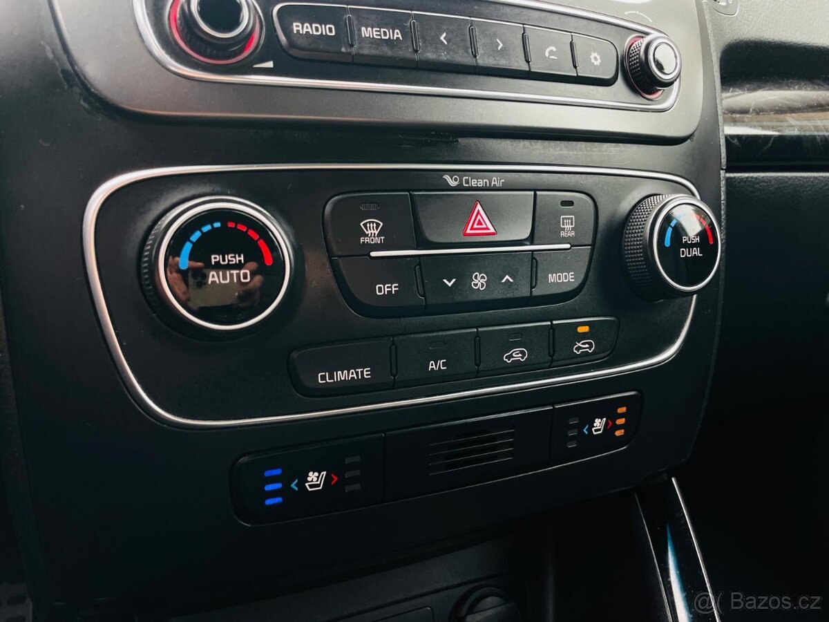 Kia Sorento 2.2CRDi 145KW AUTOMAT SERVISKA TAŽNÉ - 19