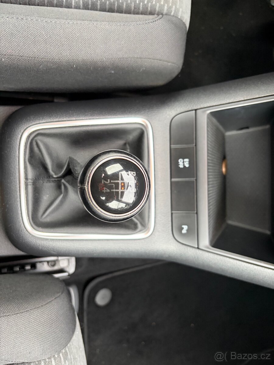 Volkswagen Golf Plus 1.6 TDI 2009 manuál - 19