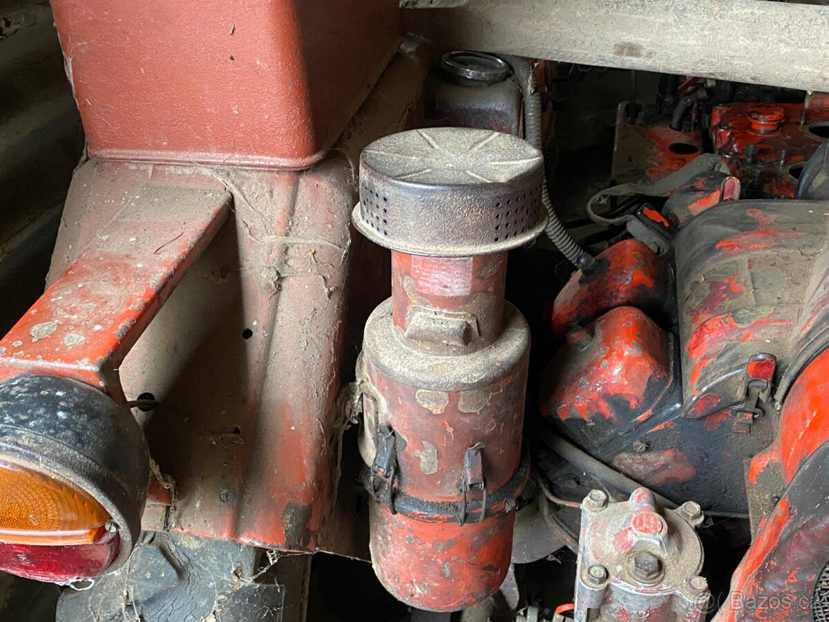 TRAKTOR RS09 4válec - 19