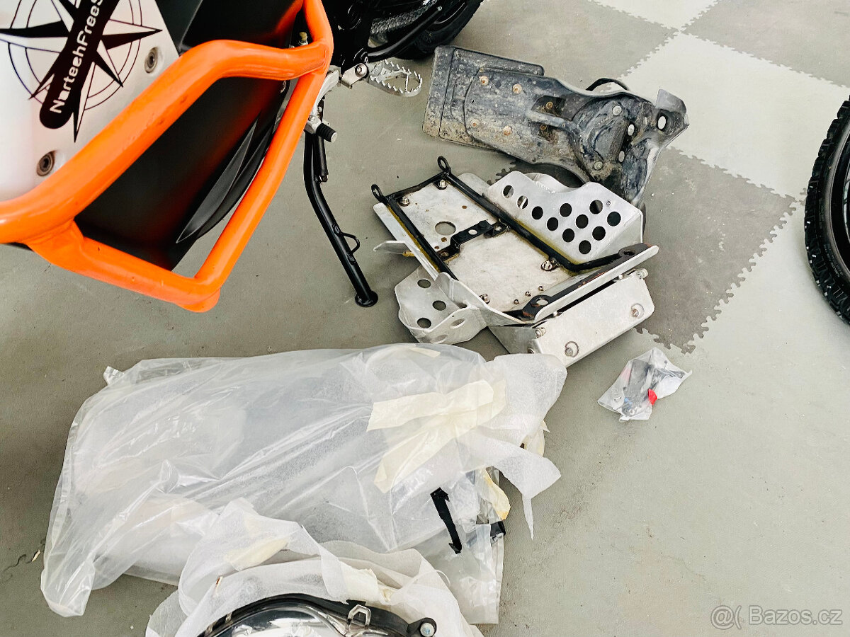 KTM 990 ADVENTURE WHITE ABS = AKRAPOVIČ - 19