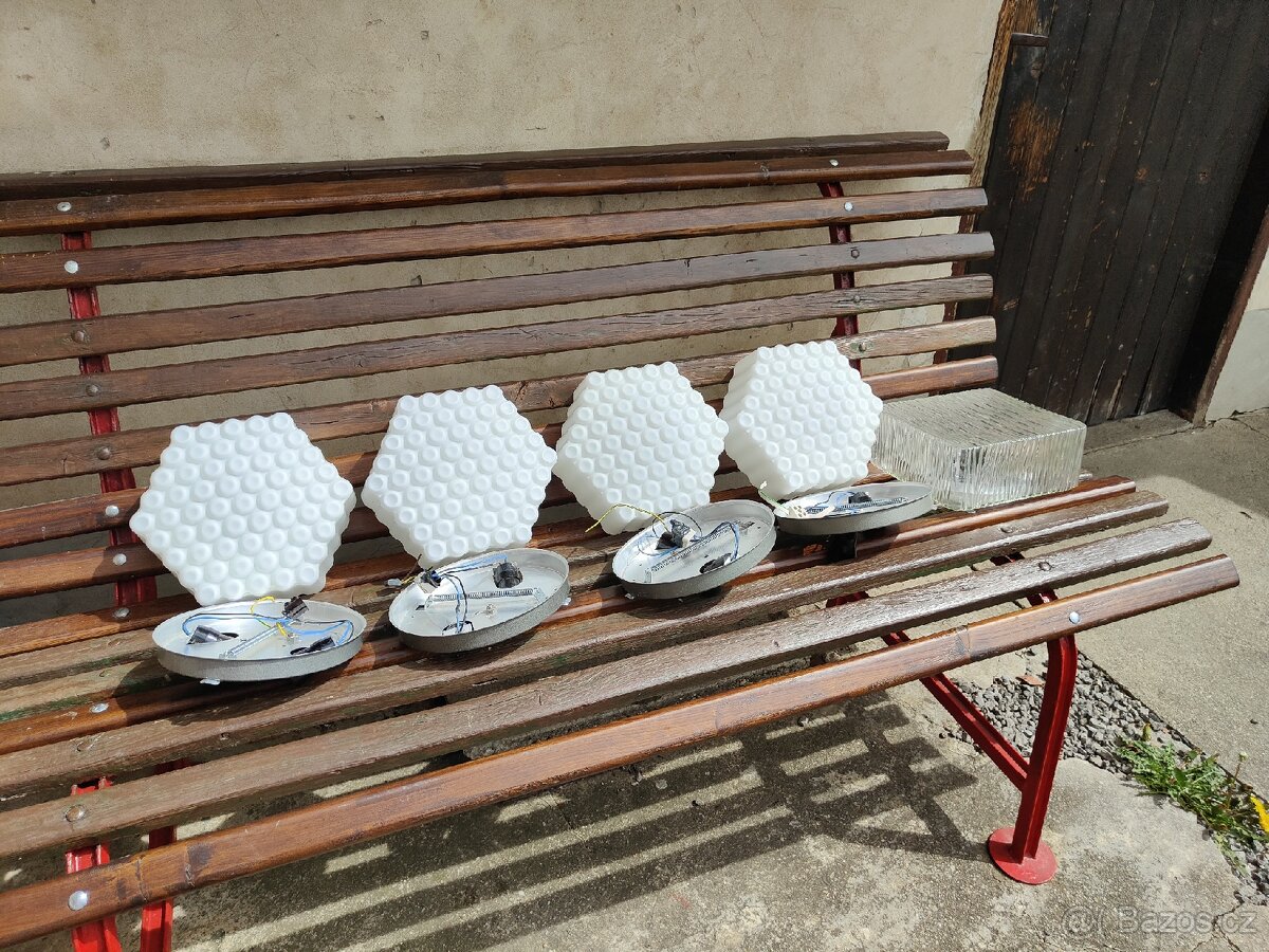 Ivan Jakeš 70 léta stropnice, světlo "včelí plástev" - 19