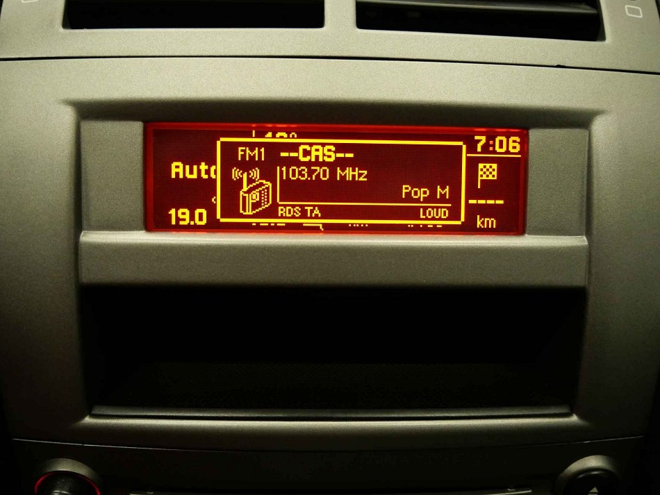 Peugeot 407 sedan 2.0 HDi (100 kW) - 19