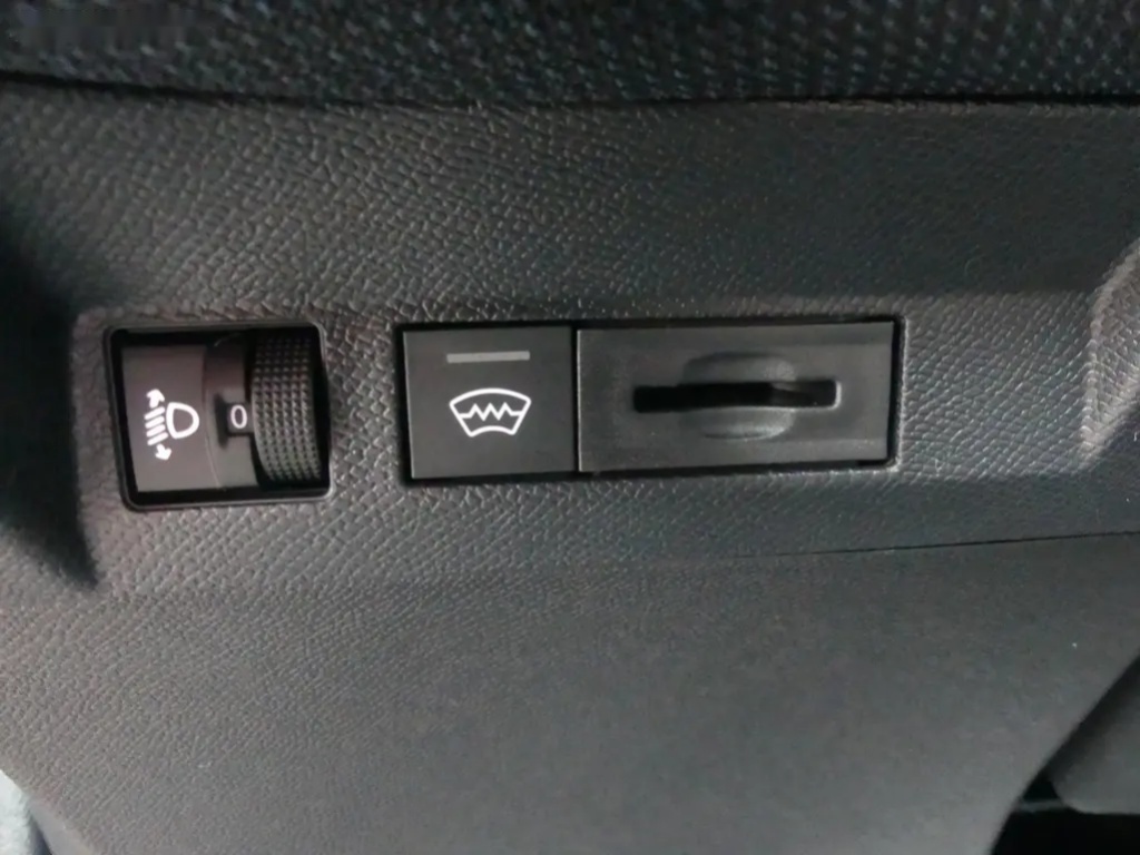 Citroën C5 Aircross, PLUS Hybrid 145k Automatic - 19