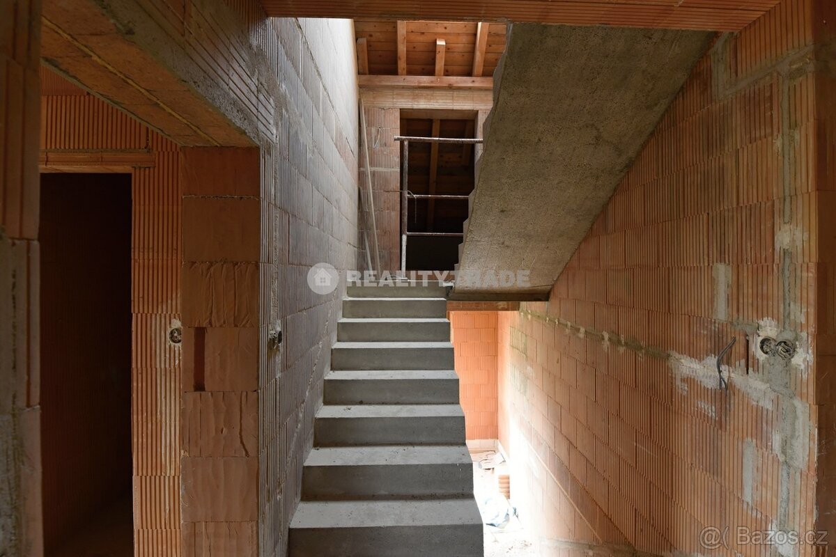 PRODEJ HRUBÉ STAVBY RODINNÉHO DOMU 281 M2, NA POZEMKU 534 M2 - 19