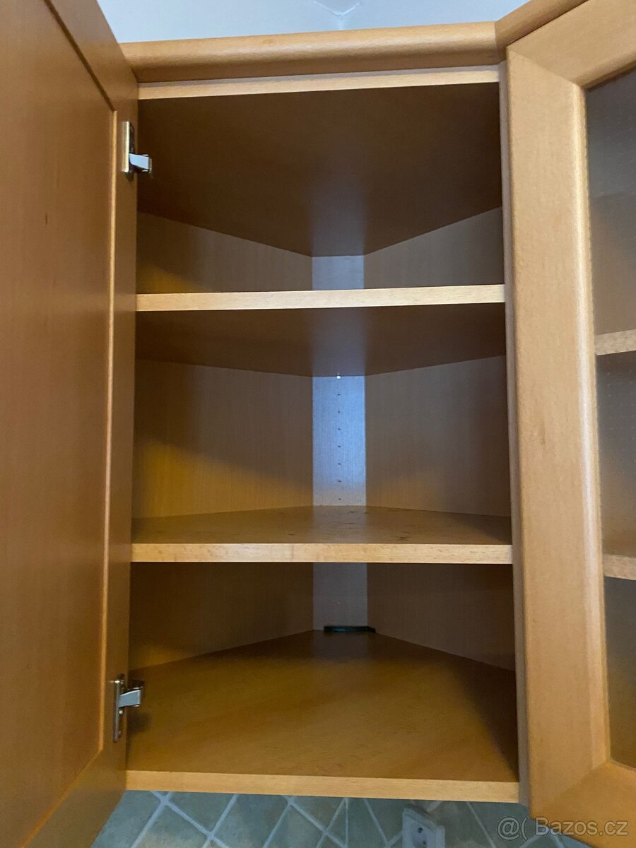 Moderní kuchyňská linka se spotřebiči - 19